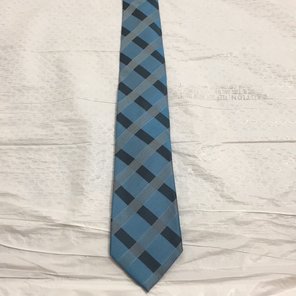 Ryan Seacrest (Distinction) - Tie
